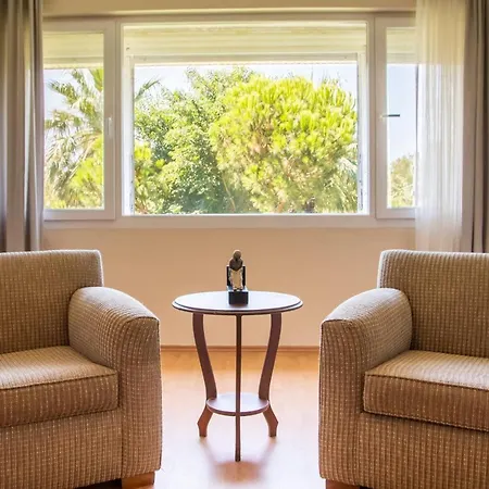 Апартаменты Lovely Flat Near Public Transportation In *