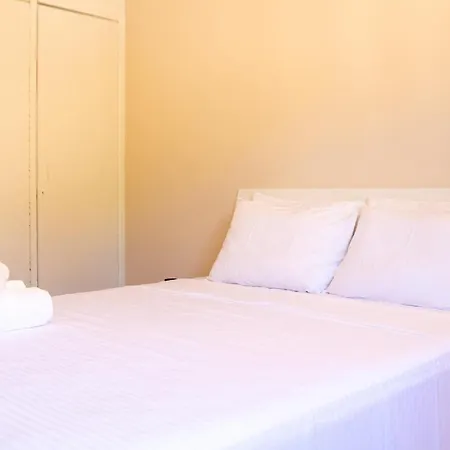 Lovely Flat Near Public Transportation In Апартаменты *