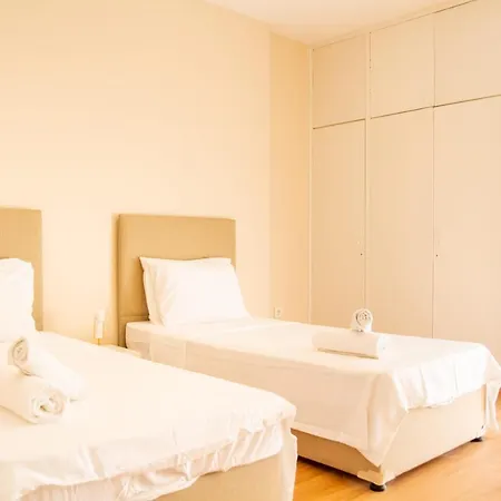 Lovely Flat Near Public Transportation In Апартаменты *
