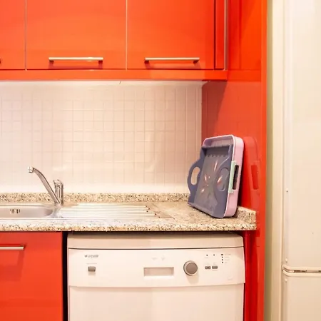 Lovely Flat Near Public Transportation In * Измир