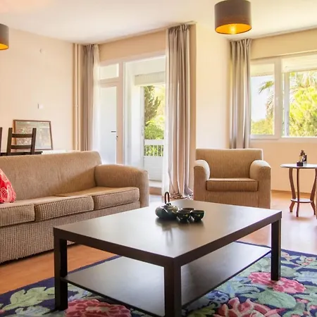 Lovely Flat Near Public Transportation In Апартаменты *
