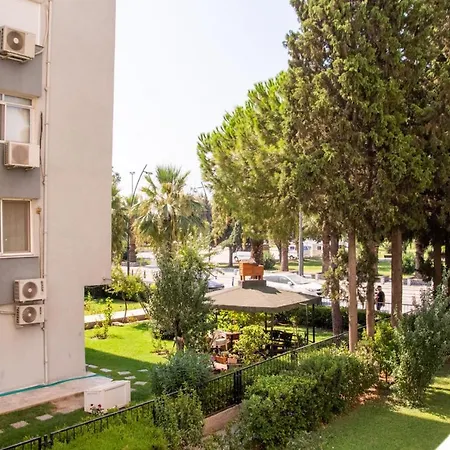 Lovely Flat Near Public Transportation In Измир