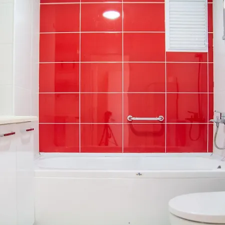 Апартаменты Lovely Flat Near Public Transportation In